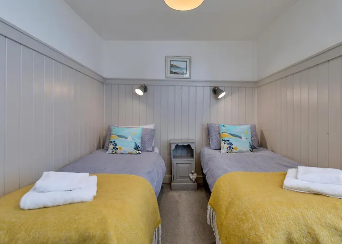 Finest Retreats - The Gulls Nest * Whitby