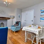 Finest Retreats - The Gulls Nest * Whitby