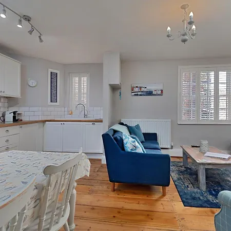 Finest Retreats - The Gulls Nest 휫비