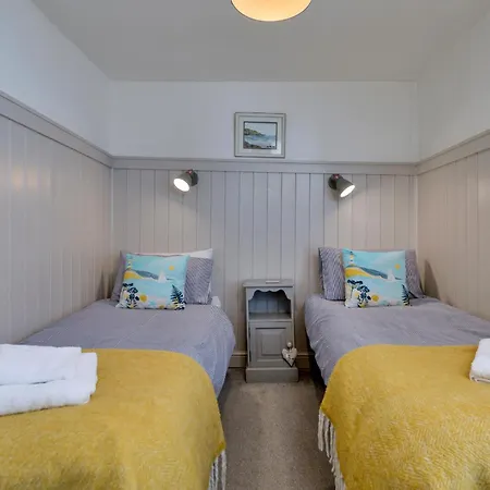 Finest Retreats - The Gulls Nest * Whitby