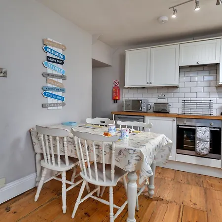 Finest Retreats - The Gulls Nest * Whitby