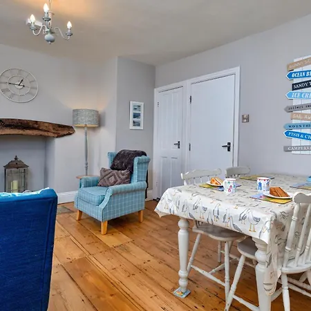 Finest Retreats - The Gulls Nest * Whitby